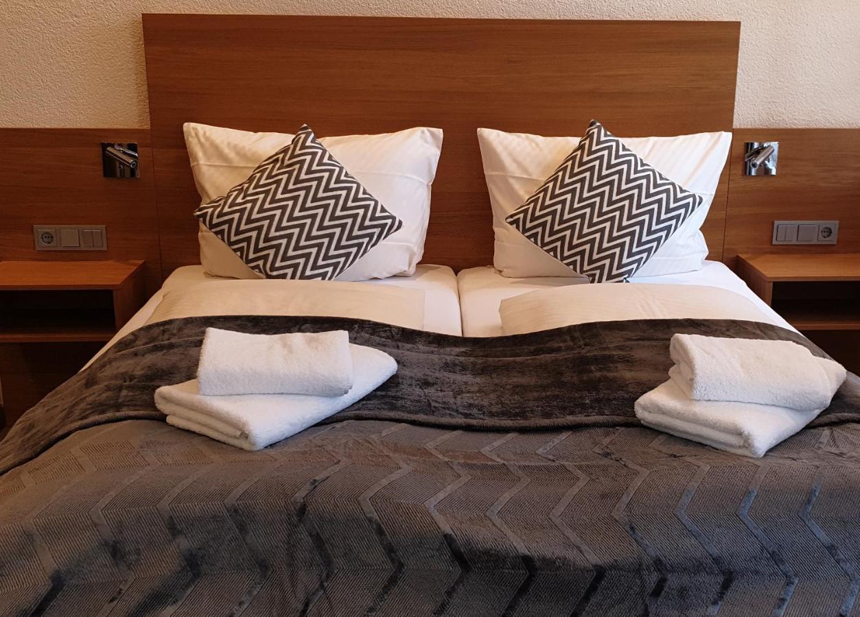 Gasthause Zur Krone Hotel Leimen  Bagian luar foto