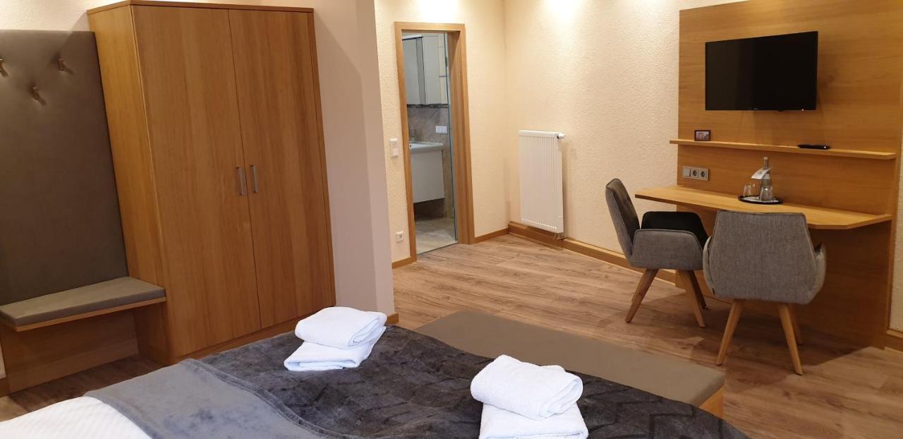 Gasthause Zur Krone Hotel Leimen  Bagian luar foto
